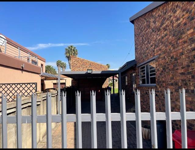 4 BEDROOM HOUSE FOR SALE IN VANDERBIJLPARK SE 4